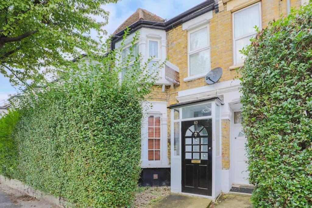 2 Bed Garden Flat Leyton Village لندن المظهر الخارجي الصورة